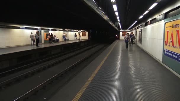 Italia Nápoles Octubre 2017 Metronapoli Llegada Del Metro Estación Vanvitelli — Vídeo de stock