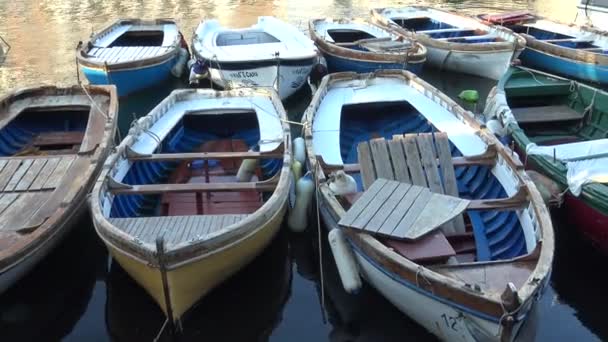 Italien Neapel Oktober 2017 Fischerboote Ankern Hafen Von Santa Lucia — Stockvideo