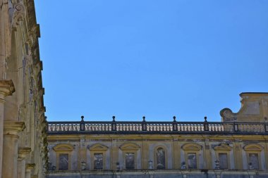 İtalya, Napoli, 13 Ekim 2017. Certosa, San Martino, yıl 1325, anıtsal dini kompleks. Büyük manastır. Kemerli sundurma ve üst lodge.