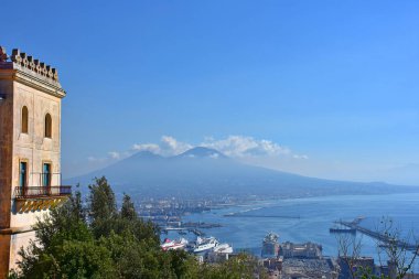 İtalya, Napoli, Certosa di San Martino ve Vesuvius yan cephe görünümü