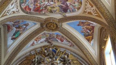 4 k İtalya, Napoli, 13 Ekim 2017, Certosa di San Martino, yıl 1325, anıtsal dini kompleks. Kilisenin NEF Panoraması