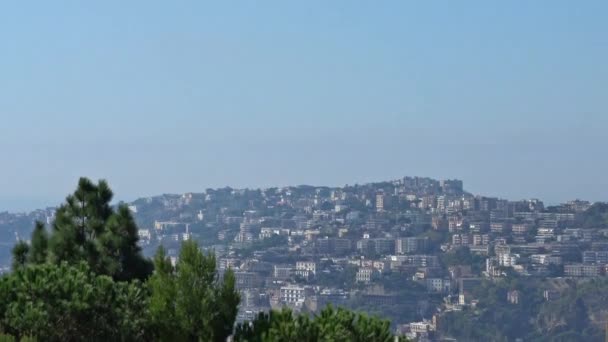 のイタリア ナポリ ポジリポ マルティーノ修道院の空中庭園から見た全景 — ストック動画