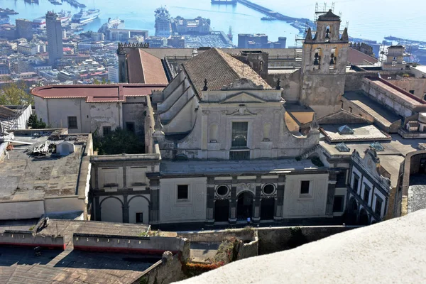 Napoli, Castel Sant 'Elmo 'dan San Martino 'nun Certosa 'nın görünümü.