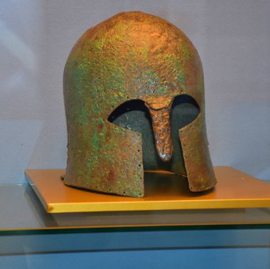 İtalya, Basilicata bölgesi, 10/10/2017, Melfi Kalesi, 11. yüzyıl, Melfese Arkeoloji Müzesinin koltuğu. VII-III sn. B. C cenaze ekipmanları. 