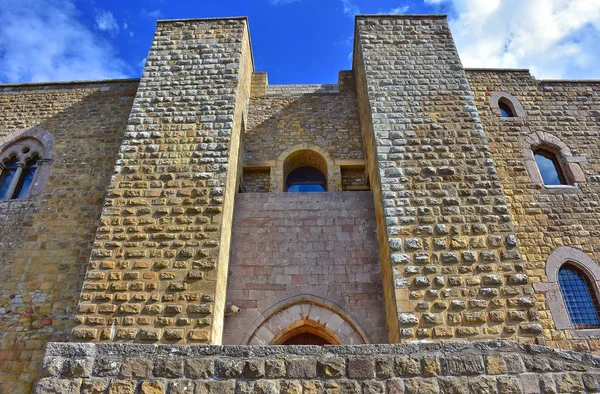 意大利 大教堂地区 2017年 11世纪的拉戈佩索莱 萨拉森和诺曼的中世纪城堡 塔楼和城墙 墙壁被建筑所攻破 城堡的门面和入口 — 图库照片