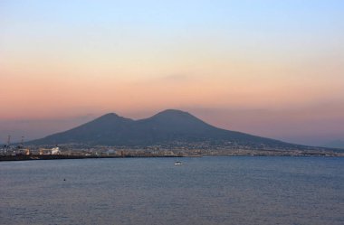 Günbatımında Vesuvius 'a genel bakış