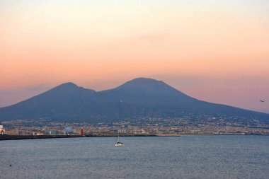 Günbatımında Vesuvius 'a genel bakış