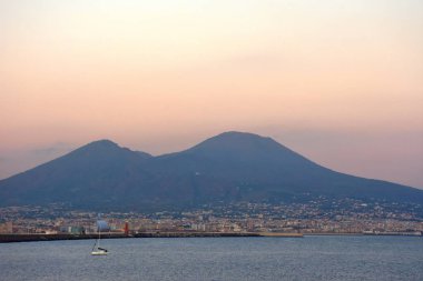 Günbatımında Vesuvius 'a genel bakış