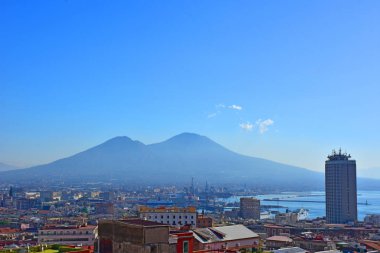 Corso Vittorio Emanuele İtalya, Napoli, genel bakış Vesuvius görüntülendi