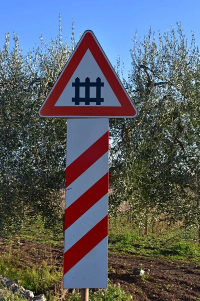 hemzemin geçit tabelasını ülke Road.