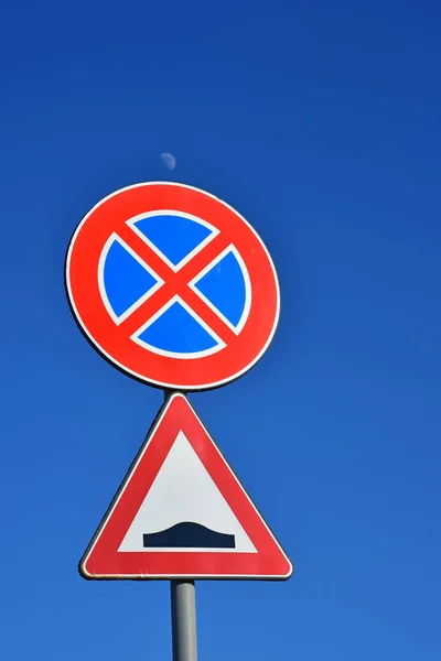 Verkehrszeichen Und Verkehrsschilder — Stockfoto