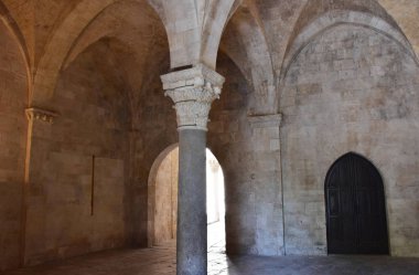 İtalya, Bari, 30/08/2017, Norman-Svevo Castle. 1132 için uzanıyor ortaçağ kalesi. İç avlu