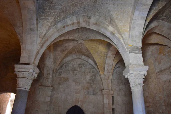 İtalya, Bari, 30/08/2017, Norman-Svevo Castle. 1132 için uzanıyor ortaçağ kalesi. İç avlu