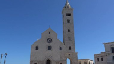 İtalya, Puglia, Trani Katedrali, messenger Anıtı Unesco kültür barış, Apulia Romanesk mimari muhteşem bir örneği ve böylece su üzerinde askıya alınmış gibi görünüyor denize yakın durur. 
