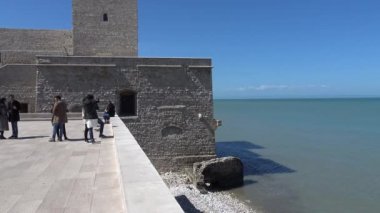 İtalya, Puglia, Trani, Swabian 1233, Frederick II. Swabia saltanatı altında inşa edilen kale. 