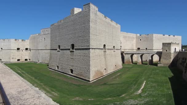 Ιταλία Puglia Πύργος Της Μπαρλέτα Είναι Ένα Επιβλητικό Φρούριο Που — Αρχείο Βίντεο