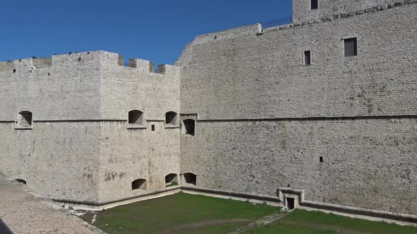 Italia Puglia Castillo Barletta Una Imponente Fortaleza Situada Pocos Pasos — Vídeo de stock