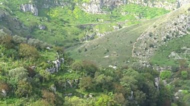 İtalya, Matera, Matera, taşlar UNESCO tarafından gravina ve şehir panoraması.