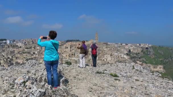 Italia Matera Abril 2018 Piedras Matera Sitio Unesco Los Turistas — Vídeos de Stock