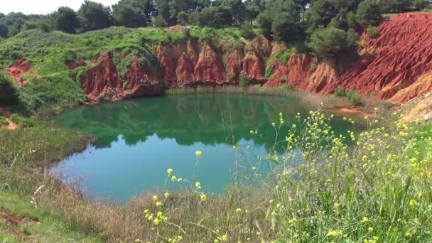 Italien Otranto Tidigare Cava Bauxit Och Smaragd Gröna Sjön Snabb — Stockvideo