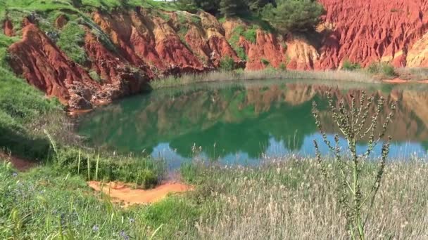 Włochy Otranto Byłego Cava Boksytu Zielone Jezioro Szmaragdowe Turystów Odwiedzających — Wideo stockowe