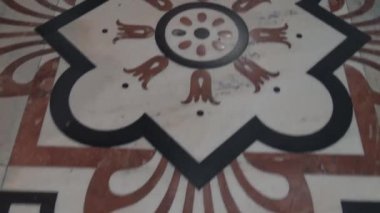 İtalya, Milan, 13 Şubat 2020, CORONA VIRUS gelmeden önce Duomo 'nun iç kesiminin görüntüsü ve detayları