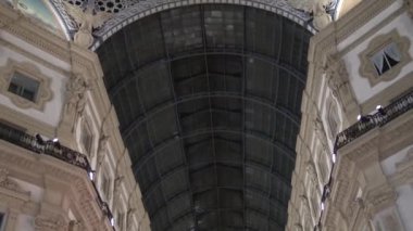 İtalya, Milan, 13 Şubat 2020, Büyük Galeri 'nin tavan ve freskleri