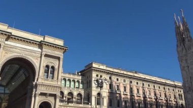 İtalya, Milan, 13 Şubat 2020, Duomo manzarası ve CORONA VIRUS gelmeden önce turistler. Pan