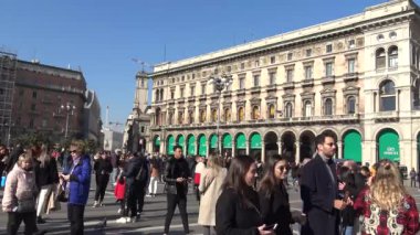 İtalya, Milan, 13 Şubat 2020, Duomo manzarası ve CORONA VIRUS gelmeden önce turistler. Pan