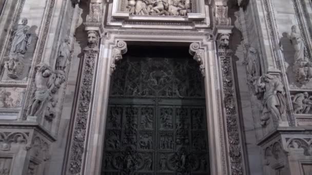 Італія Мілан Лютого 2020 Року Вид Деталі Великих Вхідних Дверей — стокове відео