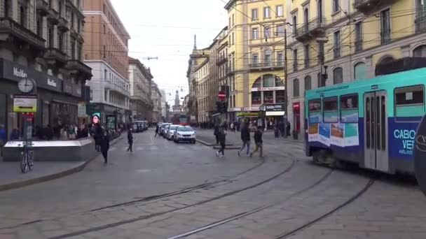 Italia Milano Febbraio 2020 Veduta Turisti Veicoli Nel Centro Storico — Video Stock