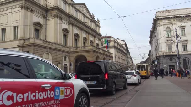 Italia Milán Febrero 2020 Vista Turistas Vehículos Centro Histórico Antes — Vídeo de stock