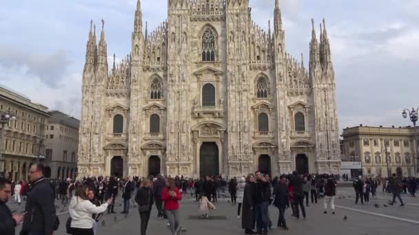 Italia Milán Febrero 2020 Vista Del Duomo Los Turistas Antes — Vídeos de Stock