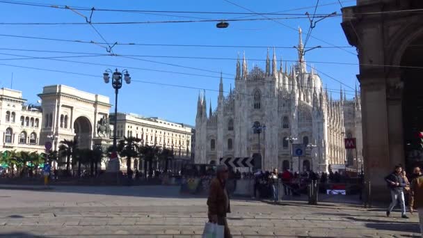 Italia Milán Febrero 2020 Vista Del Duomo Los Turistas Antes — Vídeo de stock