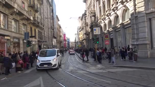 Italia Milán Febrero 2020 Vista Turistas Vehículos Centro Histórico Antes — Vídeo de stock