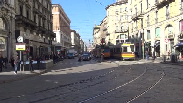 Itália Milão Fevereiro 2020 Vista Turistas Veículos Centro Histórico Antes — Vídeo de Stock