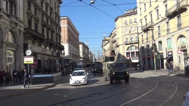 Itália Milão Fevereiro 2020 Vista Turistas Veículos Centro Histórico Antes — Vídeo de Stock