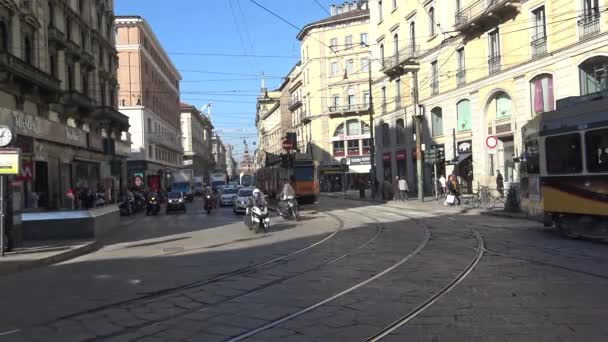 Italia Milán Febrero 2020 Vista Turistas Vehículos Centro Histórico Antes — Vídeo de stock