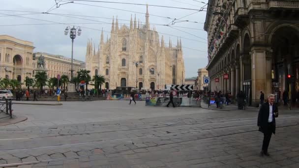 Italia Milán Febrero 2020 Vista Del Duomo Los Turistas Antes — Vídeo de stock