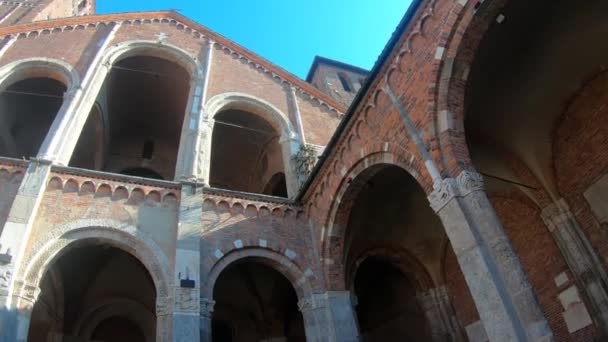 イタリア ミラノ 2020年2月13日 サント アンブロージョ大聖堂の眺めと詳細 — ストック動画