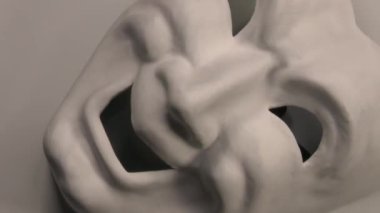 Maskenin detaylı görüntüsü 59.94 fps