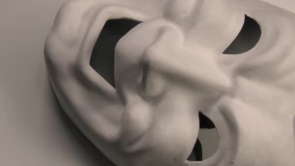 Vue détaillée d'un masque. 4K 50 ips 