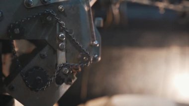Otomatik film geliştirme makinesinin yakın çekim görüntüsü