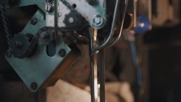 Крупним планом знімок ручки автоматичного механізму — стокове відео