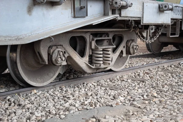 Encerrado Até Trem Carga Carro Undercarriage Estrada Ferro Com Pedras — Fotografia de Stock