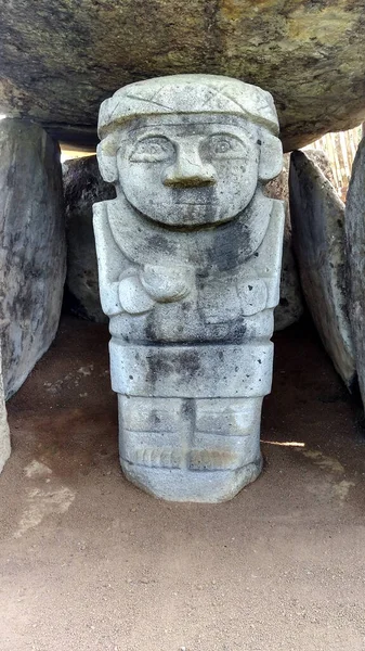 Una Antigua Escultura Con Forma Masculina Parque Arqueológico San Agustín —  Fotos de Stock