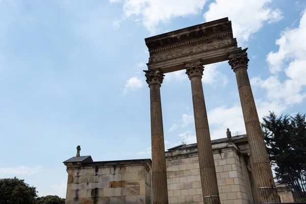 Tre Antichi Pilastri Antiche Cripte Mausolei Situati Nel Centro Cementerio — Foto Stock