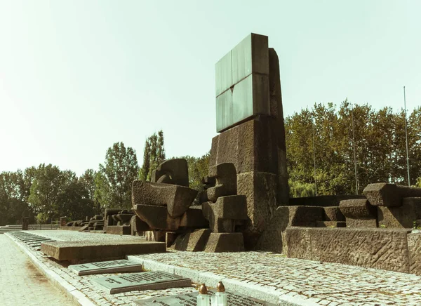 アウシュヴィッツィの犠牲者の国際記念碑 ビルケナウの犠牲者ナチスの強制収容所 — ストック写真
