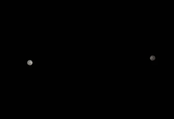 Dziwne Super Różowy Księżyc Pełnia Zdjęcie Okna Odbicia Prawej Strony — Zdjęcie stockowe