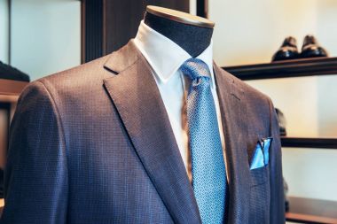  Bir manken iş kıyafeti